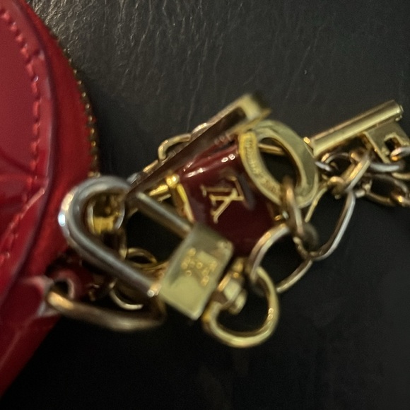 EUC Louis Vuitton Vernis Heart Coin Wallet - Picture 4 of 16